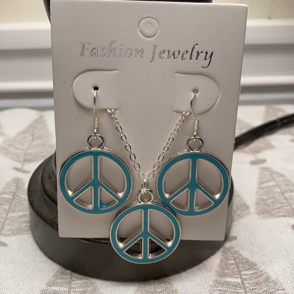 🛍️Peace Set Necklace & Earrings 🛍️3 for $13🛍️ SALE!! - Picture 1 of 4